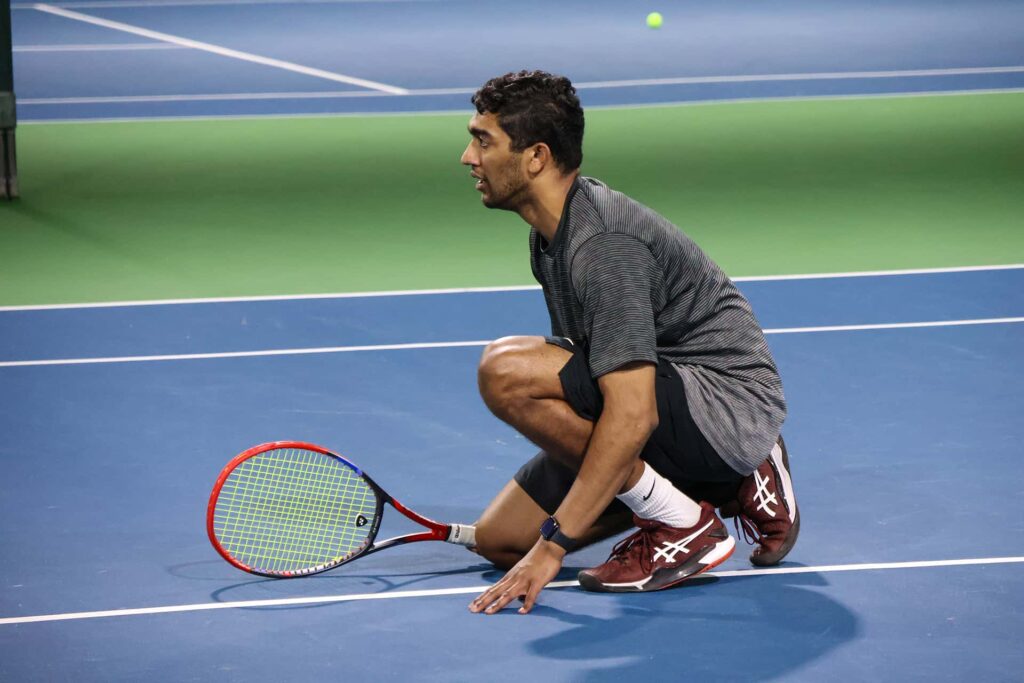 tennis_player_kneeling_with_racket